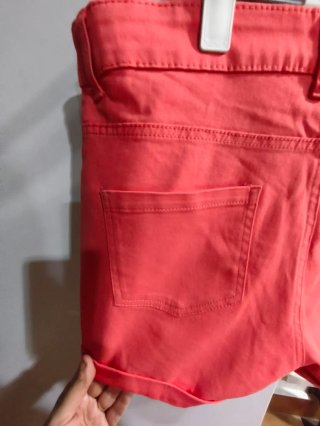 Pantalón corto vaquero rojo t. 44