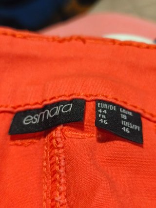 Pantalón corto vaquero rojo t. 44