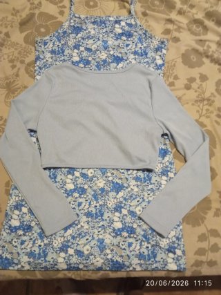 Vestido tirantes estampado floral azul niña.