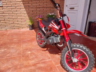 Minimoto roja - 2 usos