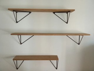 Estanterías de madera y metal