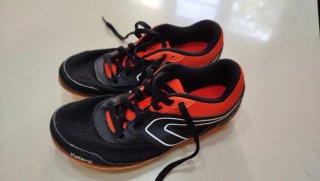 Zapatillas running Kalenji negras y naranjas