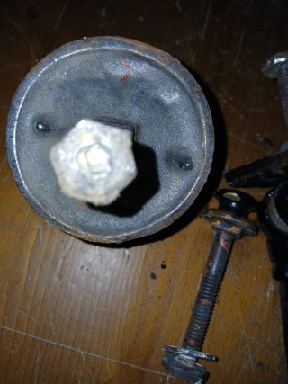 Picaporte antiguo de mano y tiradores