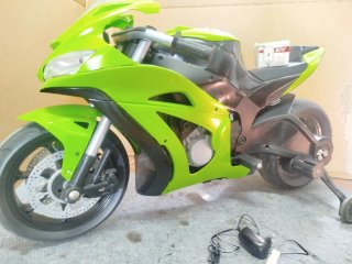 Moto infantil a batería verde
