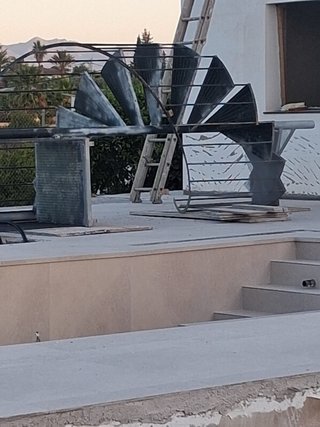 Escalera caracol metálica