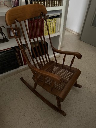 Dolce culla vintage in legno