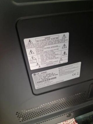 Televisor LG Negro con Mando