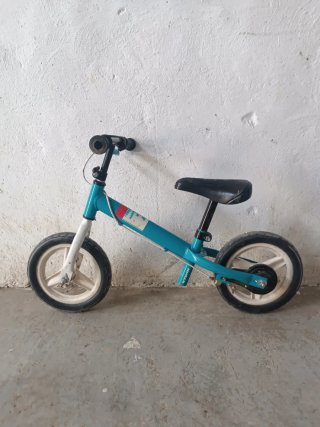 Bicicleta de equilibrio infantil azul