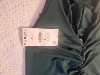 Vestido largo verde botella fruncido y escote halt