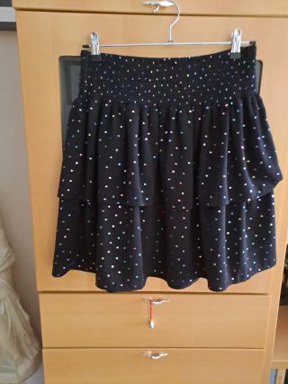 Falda negra volantes estampado multicolor