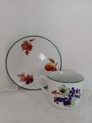 Taza y platillo de porcelana inglesa