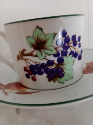 Taza y platillo de porcelana inglesa