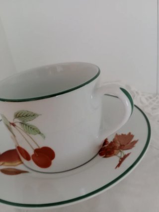 Taza y platillo de porcelana inglesa