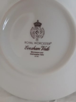 Taza y platillo de porcelana inglesa