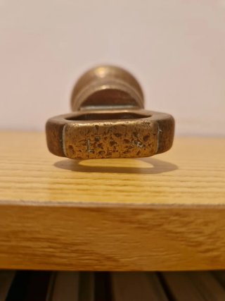 Pesa antigua de bronce o latón de 1 libra (9cm)