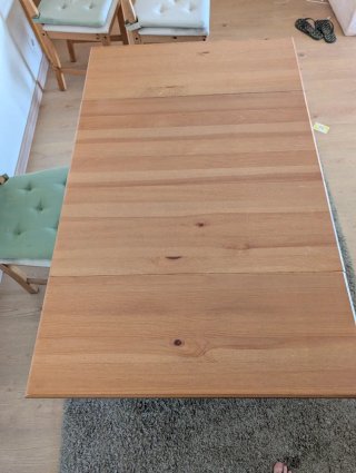 Mesa de comedor de madera