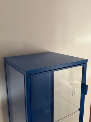 Vitrina de cristal y metal azul Ikea