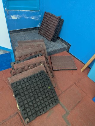 Más de 30 losas suelo parque antiimpacto