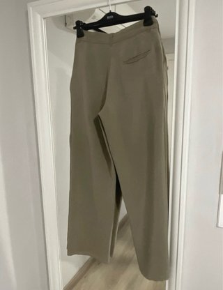 Pantalón Zara fluido verde oliva Talla XS