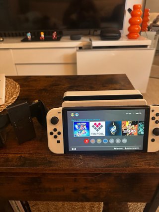 Nintendo Switch OLED Blanca mira las fotos ysabras