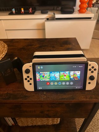 Nintendo Switch OLED Blanca mira las fotos ysabras