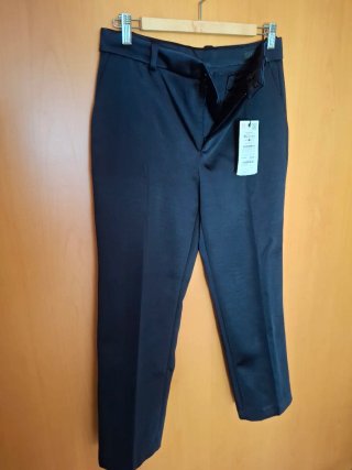Pantalón pinzas Zara. Azul marino. Talla M