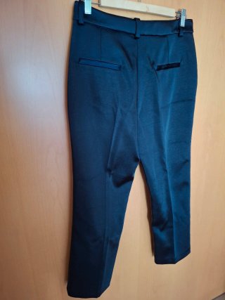 Pantalón pinzas Zara. Azul marino. Talla M