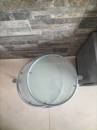 Mesa auxiliar cristal y metal