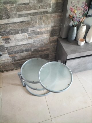 Mesa auxiliar cristal y metal
