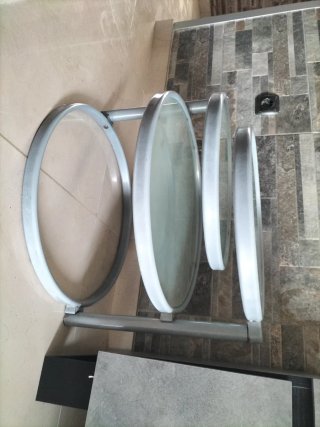 Mesa auxiliar cristal y metal