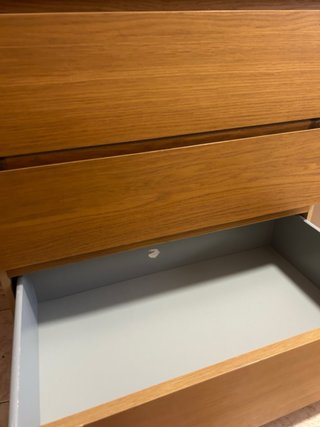 Cómoda de madera con 4 cajones