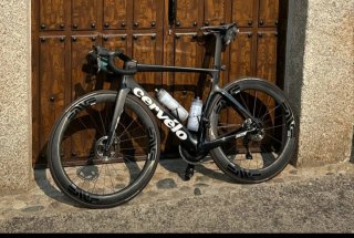 Tija Cervelo S5 con retraso