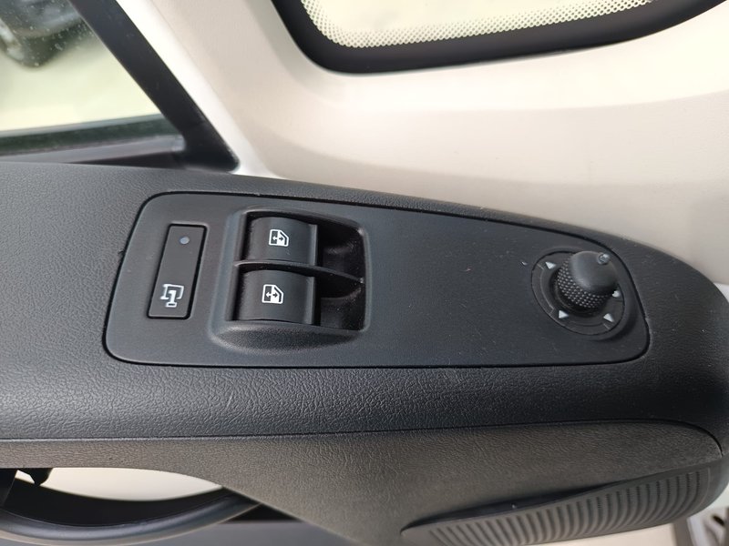 Peugeot Boxer Combi 2.0 BlueHDI 333 L2H2 2018, foto 24