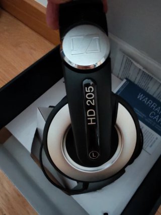 Auriculares AKG negros sin usar