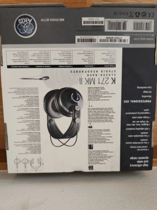 Auriculares AKG negros sin usar