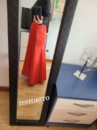 Vestido marrón y naranja