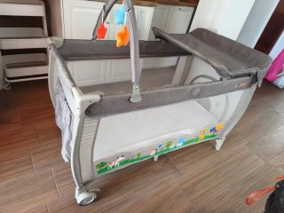 Cuna de viaje y parque infantil