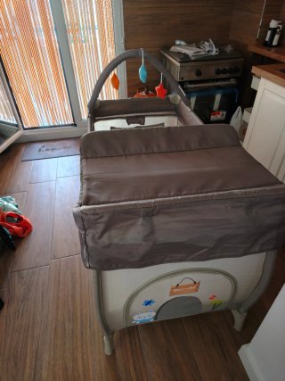 Cuna de viaje y parque infantil