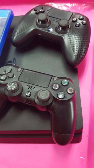 Consola PS4 Slim Negra + Juegos