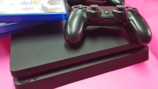 Consola PS4 Slim Negra + Juegos