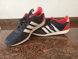 Zapatillas Adidas Vracer 2.0 Azul y Rojo