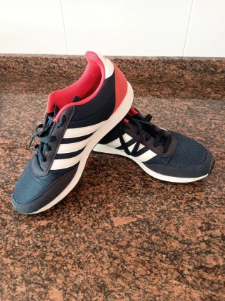 Zapatillas Adidas Vracer 2.0 Azul y Rojo