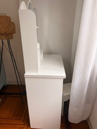 Tocador blanco con espejo corazón