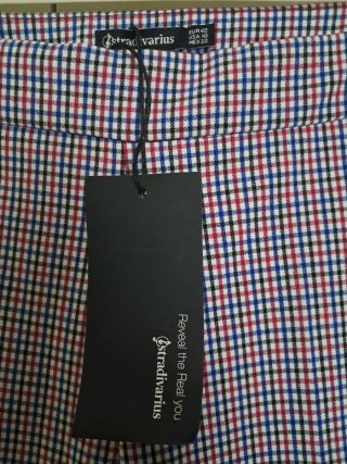 Pantalón pitillo Stradivarius cuadros
