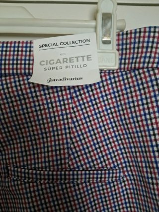 Pantalón pitillo Stradivarius cuadros