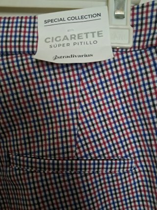 Pantalón pitillo Stradivarius cuadros