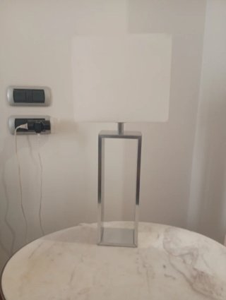 Lámpara de mesa moderna