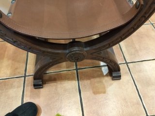 Sillones Castellanos Cuero y Madera