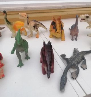 Lote figuras dinosaurios PVC
