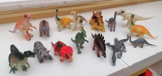 Lote figuras dinosaurios PVC